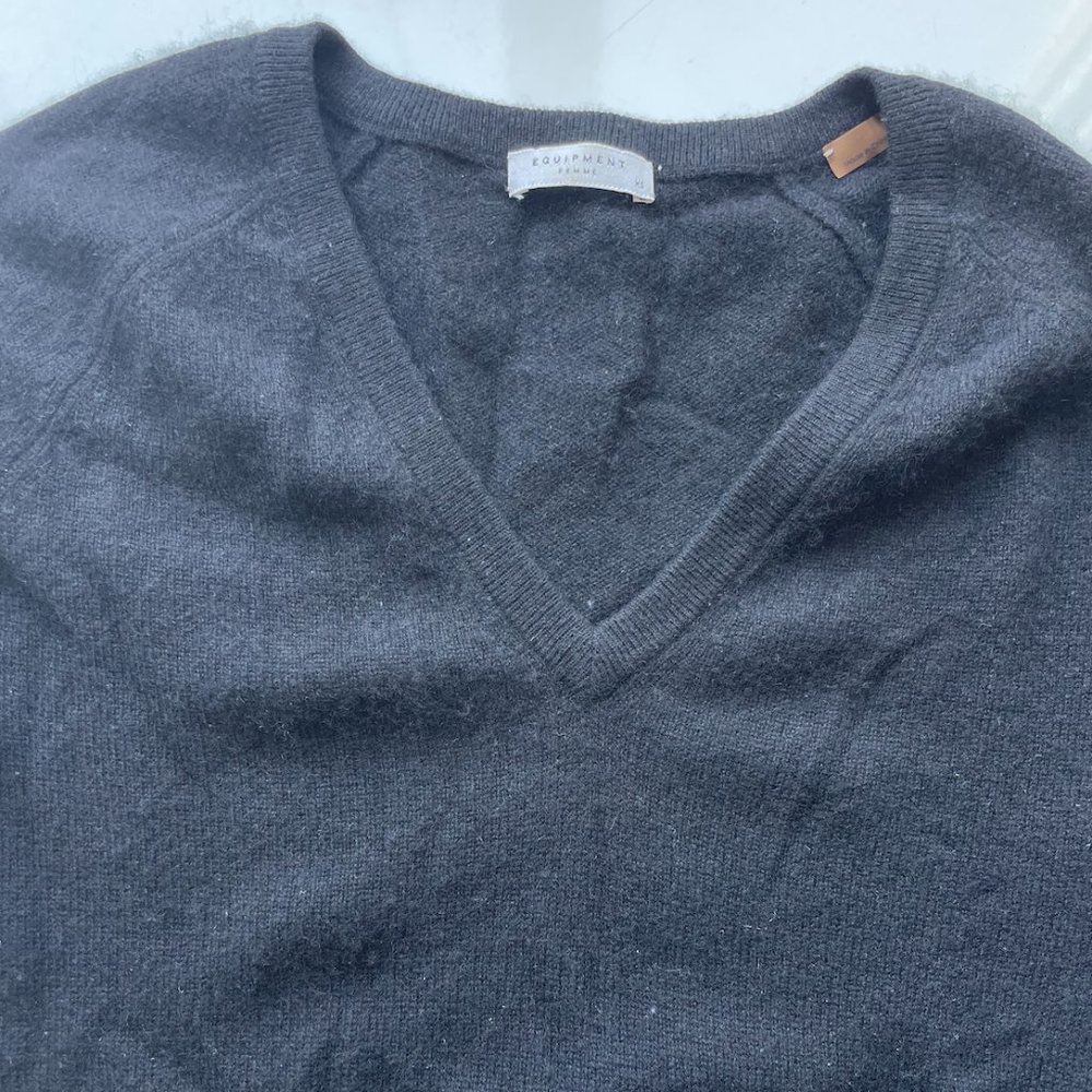 Equipment ASHER CASHMERE V-NECK Sweater black XS
